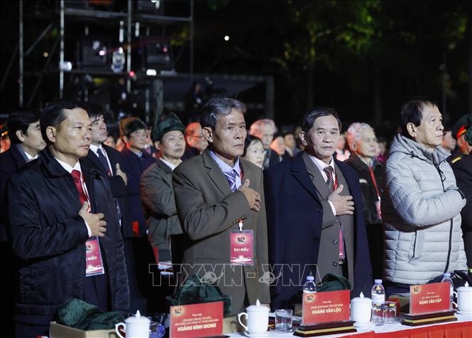 Tong Bi thu To Lam cung cac dai bieu du diem cau truyen hinh tai Cao Bang. Anh: Thong Nhat/TTXVN