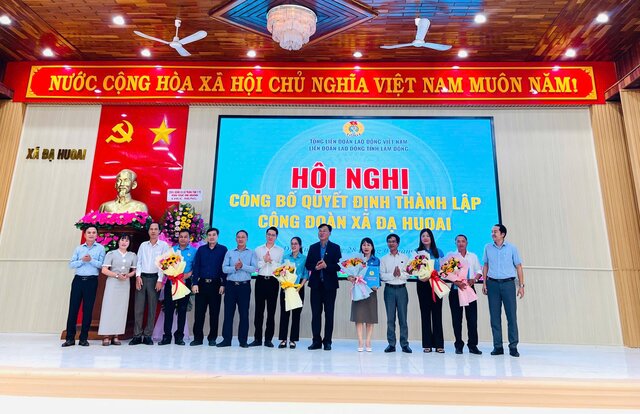 람동성 노동총연맹은 다후아이사 노동조합 설립 결정을 발표했습니다. 사진: 득 람