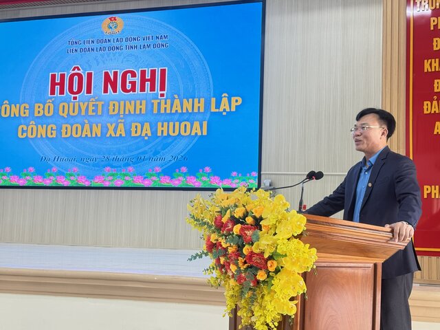 Ông Đoàn Văn Sự - Phó Chủ tịch Liên đoàn Lao động tỉnh Lâm Đồng phát biểu chỉ đạo hoạt động Công đoàn xã Đạ Huoai. Ảnh: Đức Lâm