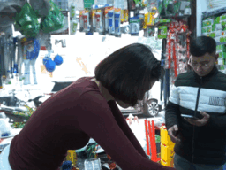 Business households face many bottlenecks after nearly 1 month of tax declaration. Photo: Thanh Binh