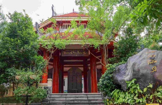 Tiến sĩ giả bị xóa tên trên bia đá, ngàn năm vết đục vẫn còn Tiến sĩ giả bị xóa tên trên bia đá, ngàn năm vết đục vẫn còn