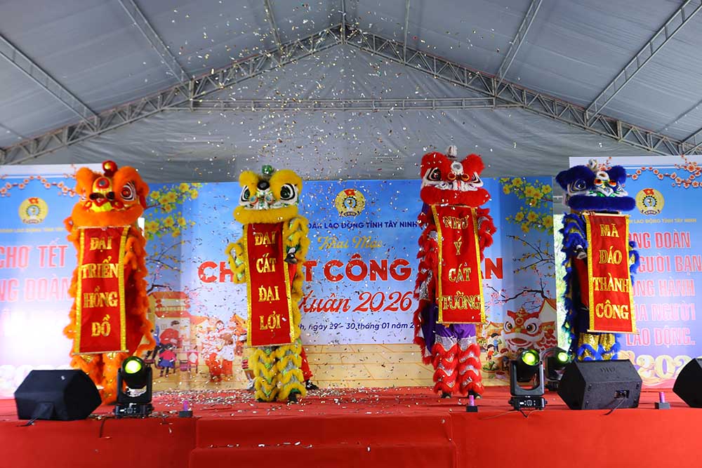 Opening of "Trade Union Tet Market - Spring 2026" in Tay Ninh. Photo: Thanh Vu