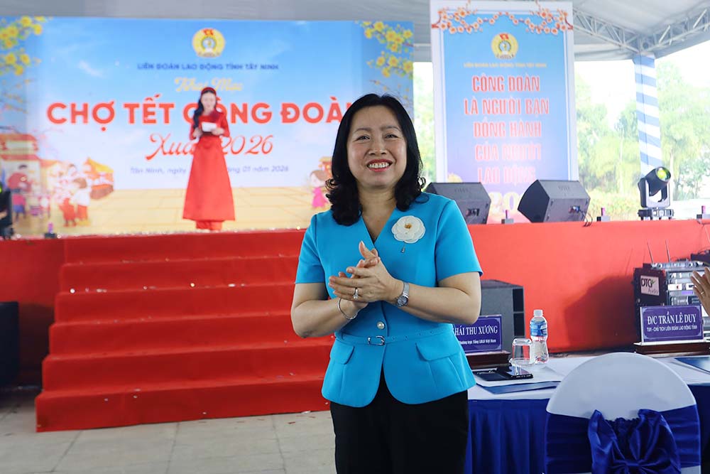 Pho Chu tich Thuong truc Tong Lien doan Lao dong Viet Nam Thai Thu Xuong tham du chuong trinh. Anh: Thanh Vu