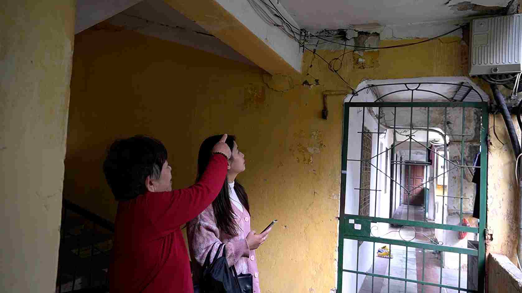 Special mechanism to open the way for renovation of more than 2,000 old apartment buildings in Hanoi.