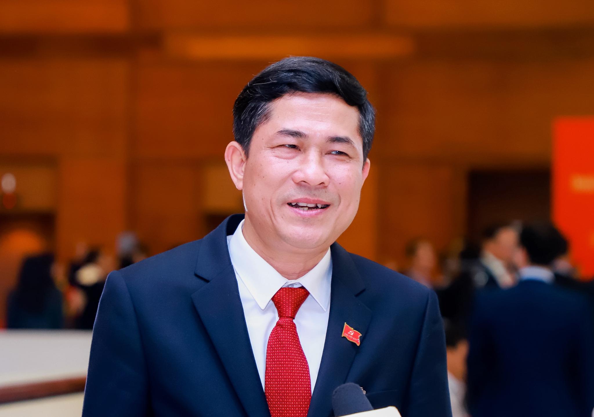 Mr. Thai Van Thanh - Member of the Provincial Party Committee Executive Committee, Member of the Standing Committee of the Party Committee, Vice Chairman of Nghe An Provincial People's Committee - was assigned and appointed to hold the position of Head of the Propaganda and Mass Mobilization Department of the Party Committee (cum-in-charge). Photo: Thanh Duy