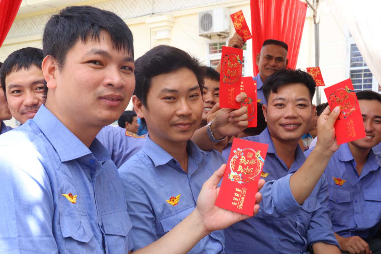 Tet Sum vay Xuan Binh Ngo 2026 comes early to union members and workers in Hoa Da station area, Dak Lak province. Photo: Phuong Linh