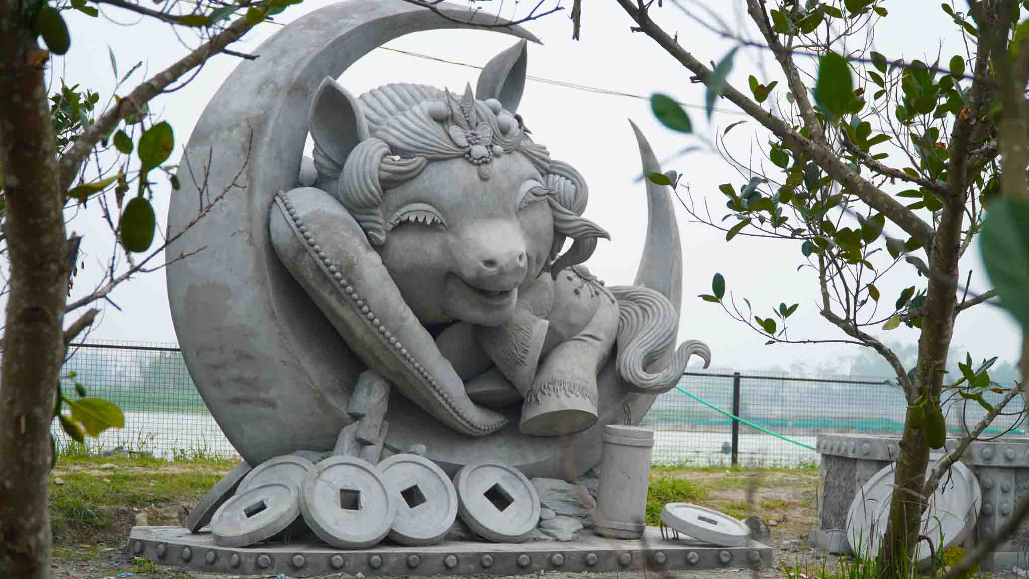 Linh vật Ngựa Thương được đem đấu giá. Ảnh: 