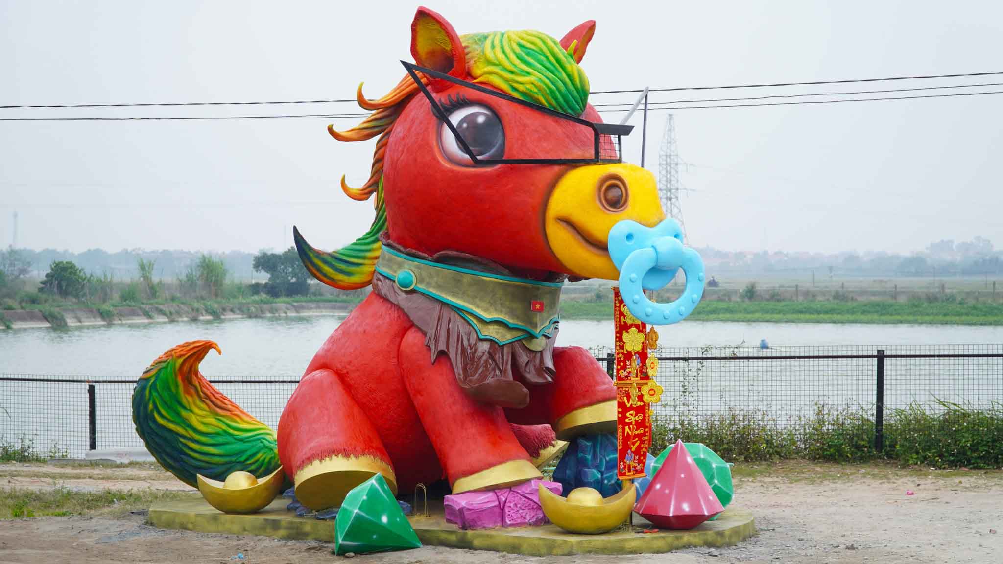 Ngựa Vui Vẻ sau khi được khoác lên mình tấm áo mới.