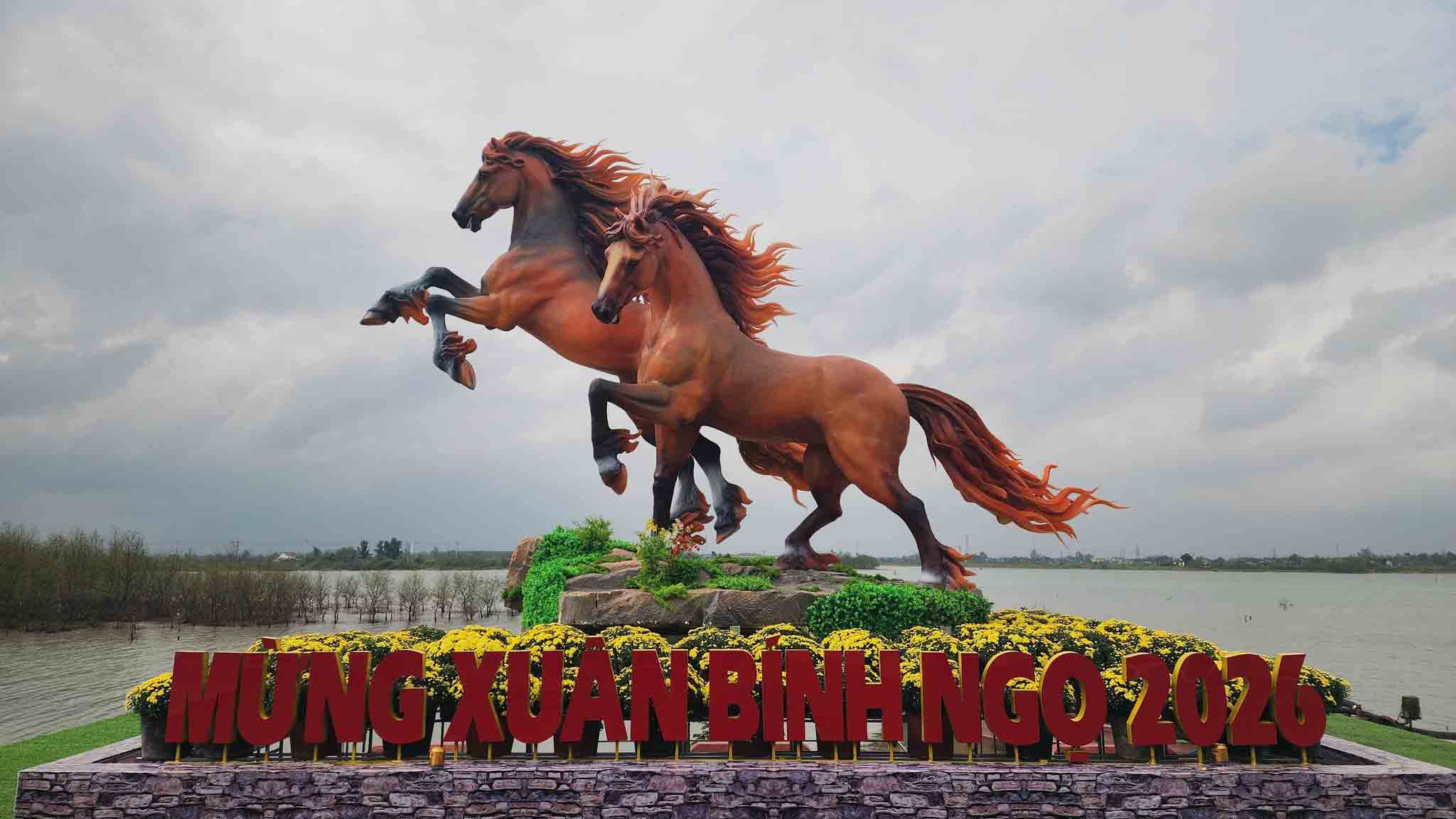 Linh vật Song Mã mới được trưng bày ở Triệu Bình.