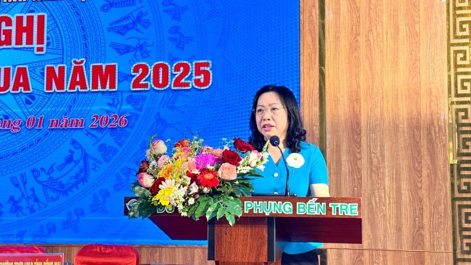 Bà Thái Thu Xương – Phó Chủ tịch Thường trực Tổng Liên đoàn Lao động Việt Nam – phát biểu chỉ đạo tại hội nghị. Ảnh: Hoàng Lộc