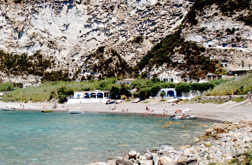 Palmarola Island is attractive for its pristine nature but few people know about it and is always absent from Mediterranean tourism journeys. Photo: National Tourism Authority of Italy