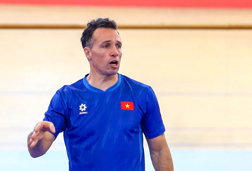 Coach Diego Giustozzi of the Vietnamese futsal team. Photo: VFF