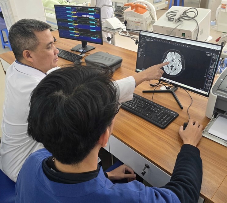 Image of brain damage in a male patient due to heating with charcoal. Photo: Nguyen Ha