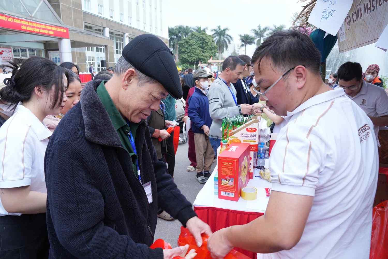 Spring comes early for cancer patients at K Hospital. Photo: Tran Ha
