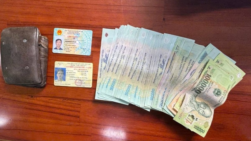 Công an phường Hội An Tây, Đà Nẵng trao lại 