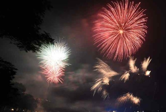 El Comité Popular Provincial de Ninh Binh aprueba la política de disparar fuegos artificiales de baja altura durante el Tet Nguyen Dan Binh Ngo 2026. Foto: Vu Hai
