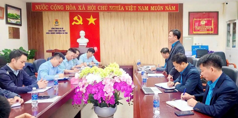 Leaders of the Ha Tinh Provincial Labor Federation work with Formosa Company on taking care of Tet 2026 for union members and workers. Photo: Ha Tinh Trade Union