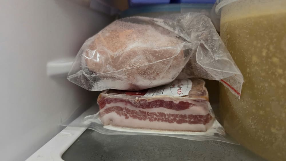Some housewives make mistakes in preserving bacon. Photo: Tuan Dat