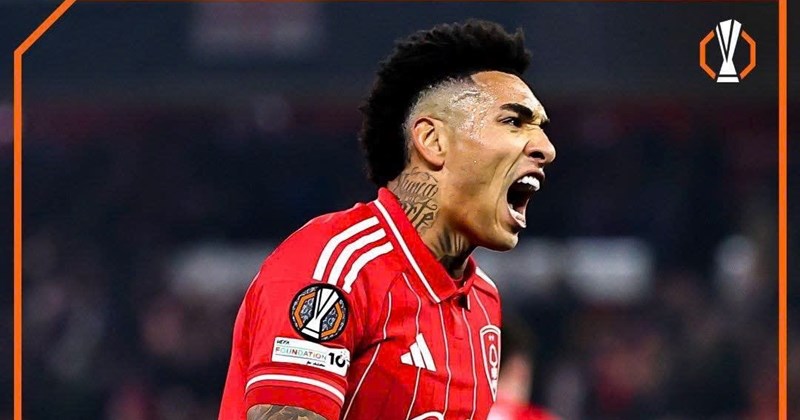 유로파리그 시티 그라운드에서 열린 노팅엄 포레스트 경기 관련 이미지