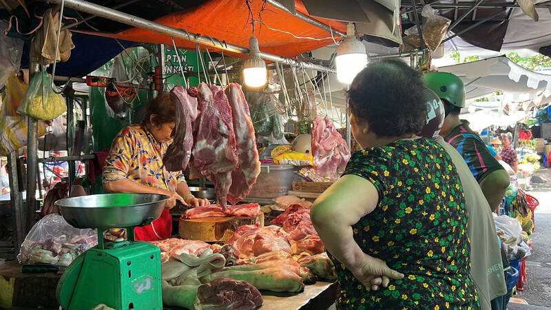 Thi truong thit heo tai TPHCM van o muc on dinh. Anh: Ha May