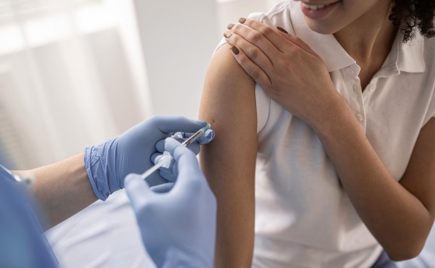 Vaccination for adults is not only for personal protection but also a "shield" for the whole family. Photo: Thuy Duong