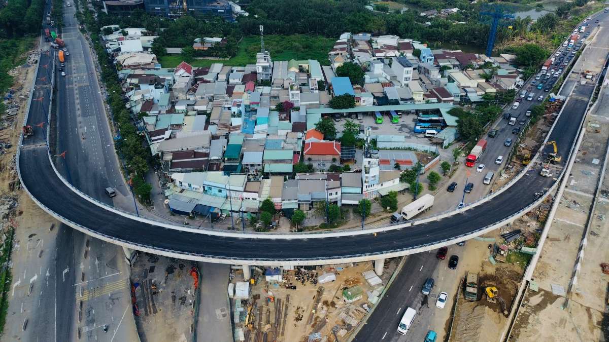 When the N2 overpass branch is put into operation, this item helps reduce traffic conflicts in the An Phu intersection area. Photo: Anh Tu