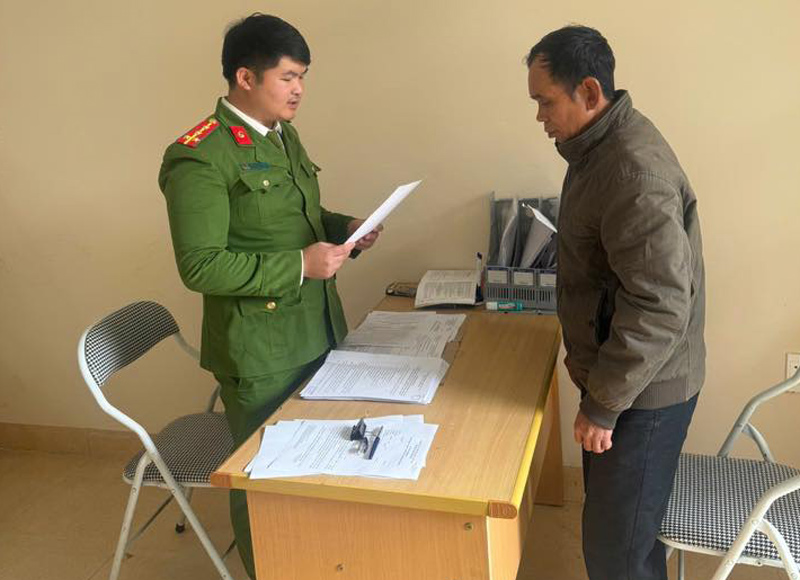 Người đàn ông bị khởi tố vì phá rừng. Ảnh: Công an Cao Bằng