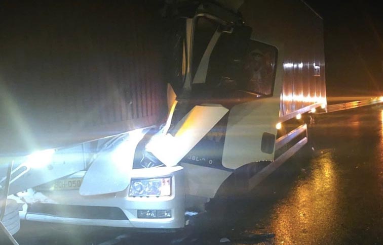 The accident happened on the Ham Nghi - Vung Ang highway on the morning of January 3rd. Photo: Duc Tuan.