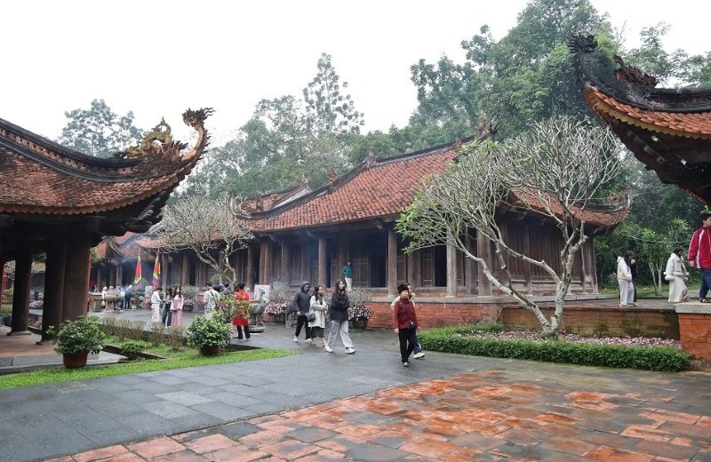 Trong 2 ngay dau nghi le Tet Duong lich, Khu di tich Quoc gia dac biet Lam Kinh da don gan 2.000 luot khach. Anh: Thuy Linh