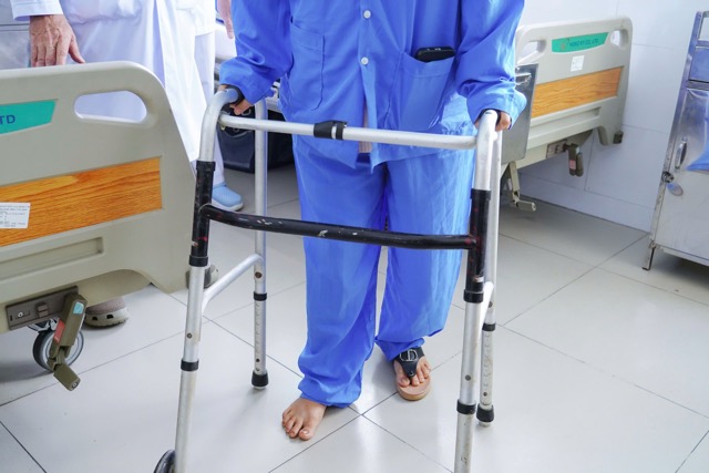 Hip replacement surgery helps patients recover and end the pain. Photo: BVCC