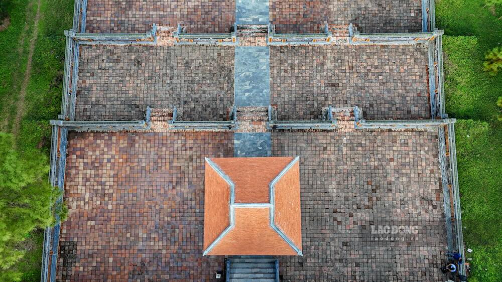 So Van hoa va The thao TP Hue de nghi Trung tam Bao ton Di tich Co do Hue bao cao cu the ve cac noi dung lien quan den hang muc ngoi nha ruong nay de xem xet, tong hop.