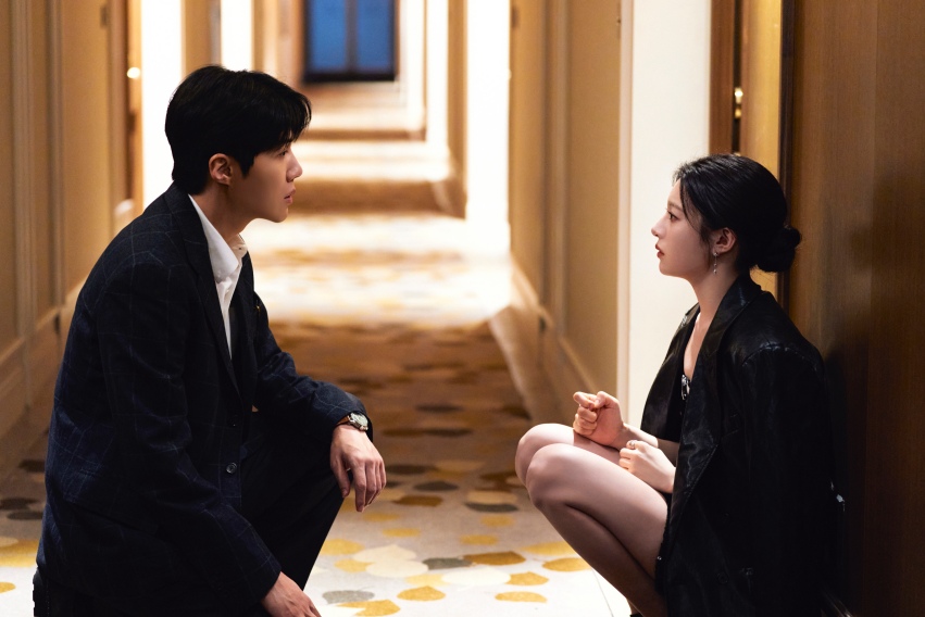 Kim Seon Ho va Go Yoon Jung trong phim. Anh: Netflix