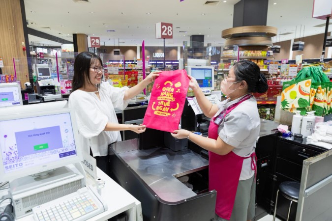 AEON Vietnam offers environmentally friendly bag rental solutions at supermarkets. Photo: AEON Vietnam