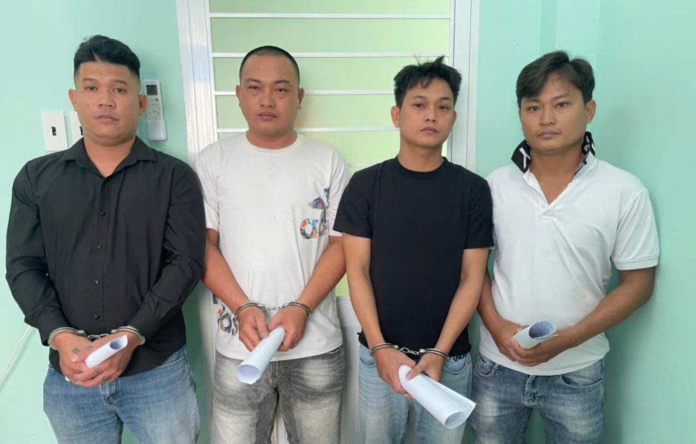 Nhóm đối tượng đã đóng giả cò lúa, chủ lúa lừa đảo rồi chiếm đoạt tiền đặt cọc hơn 3,3 tỉ đồng. Ảnh: Công an cung cấp