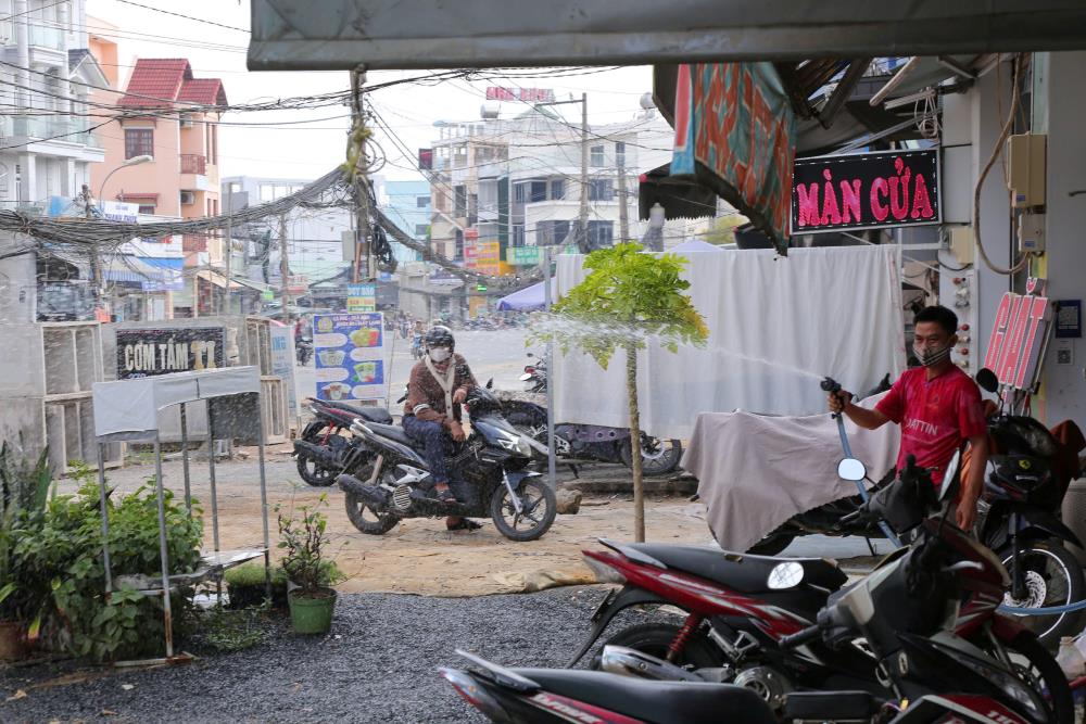 Nguoi dan ki vong tuyen duong som hoan thien de on dinh cuoc song. Anh: Anh Tu