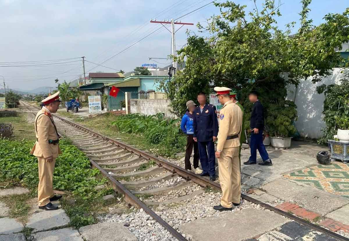 Lực lượng CSGT tại hiện trường vụ việc. Ảnh: Công an Quảng Ninh