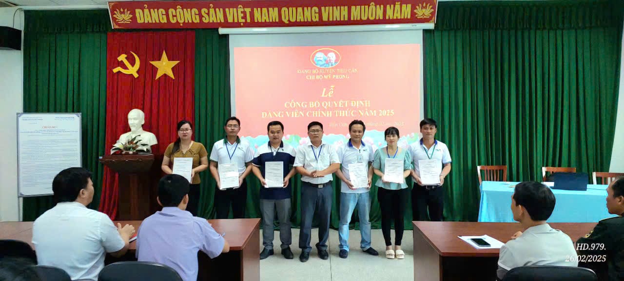 The movement of good labor creates a source of Party members from workers directly involved in production. Photo: Hoang Loc