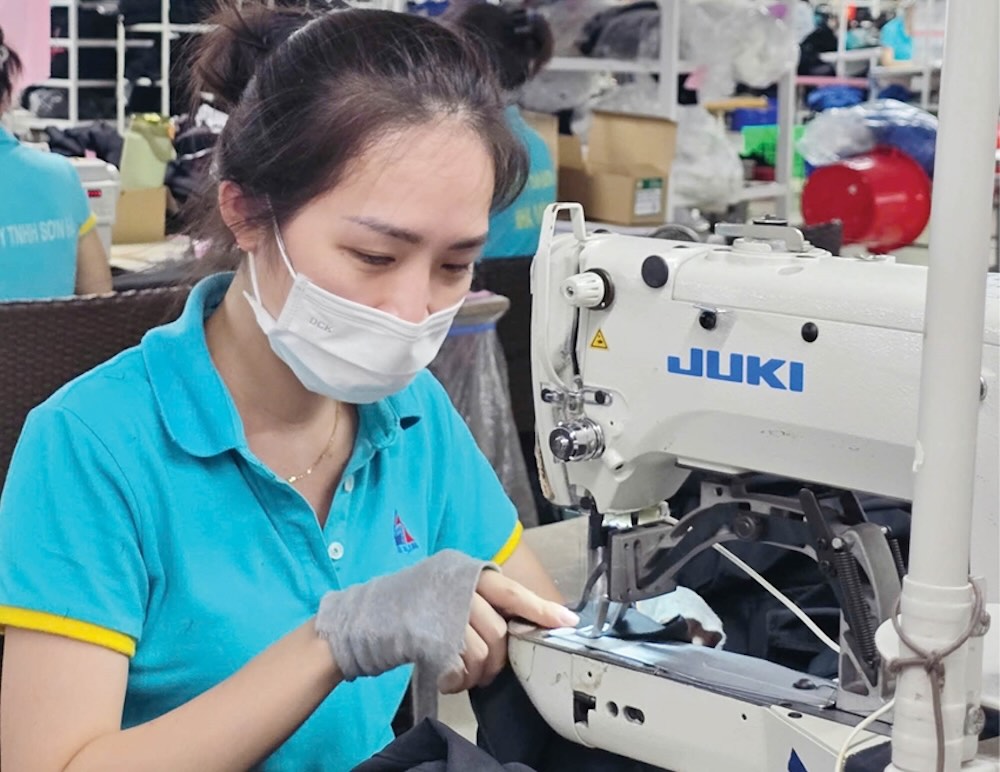 Son Ha Hue workers focus on production in the last days of the year. Photo: Son Ha Hue Trade Union