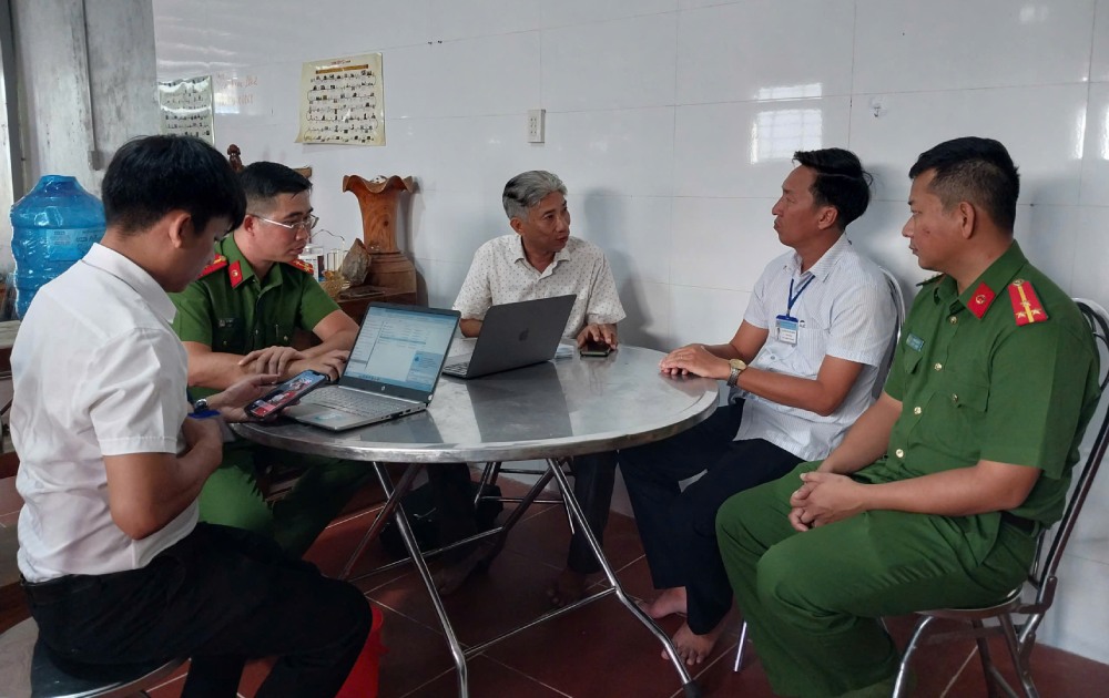 Doan kiem tra lien nganh lam viec voi co so cho thue phong nghi du khach phan anh. Anh: Dac khu Phu Quoc