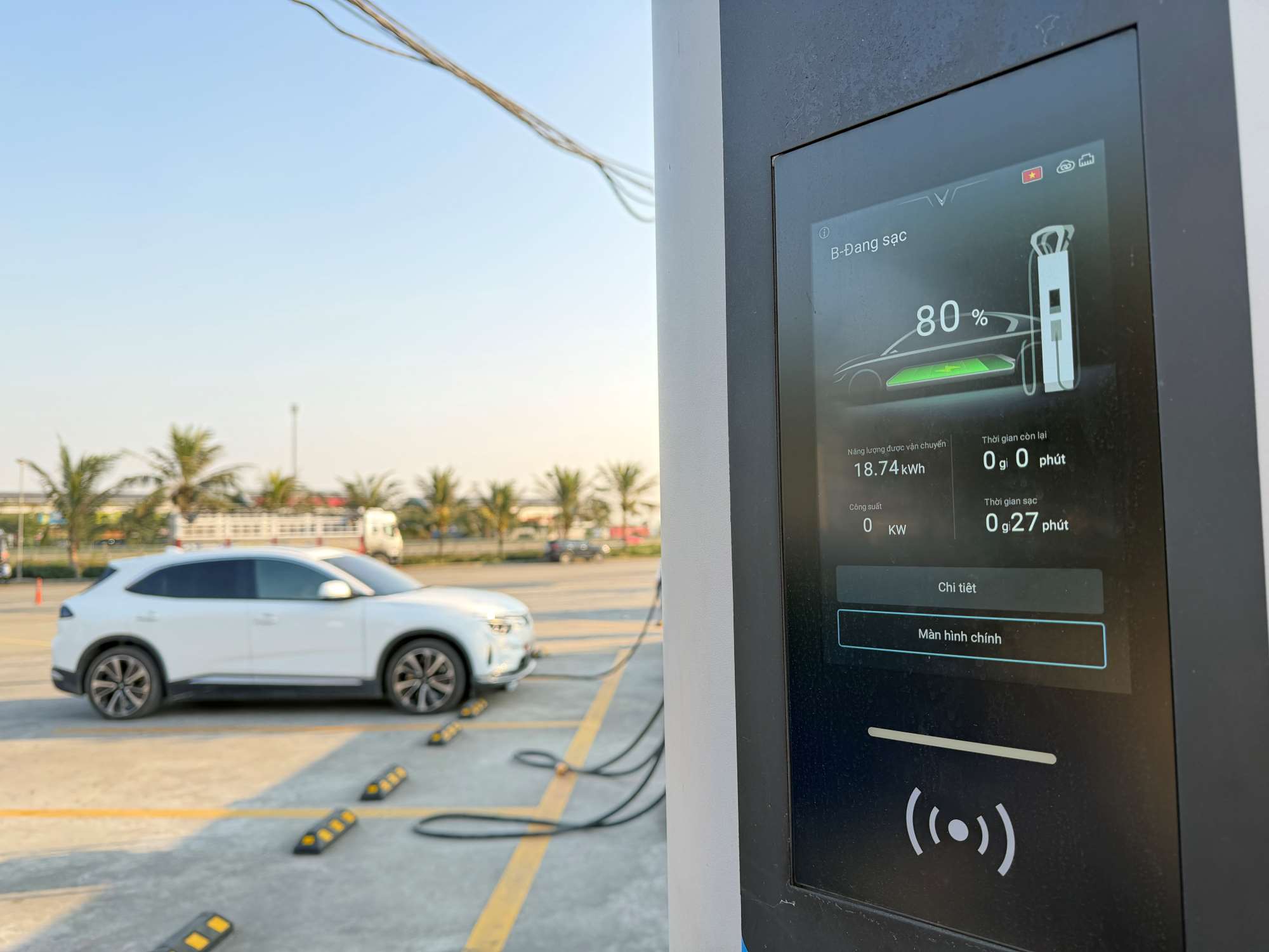 Electric vehicles at Vinfast charging stations. Photo: Duc Van