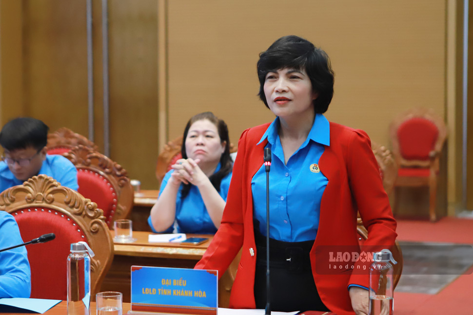 Đại diện LĐLĐ tỉnh Khánh Hòa nêu ý kiến đề xuất. Ảnh: Hoài Phương