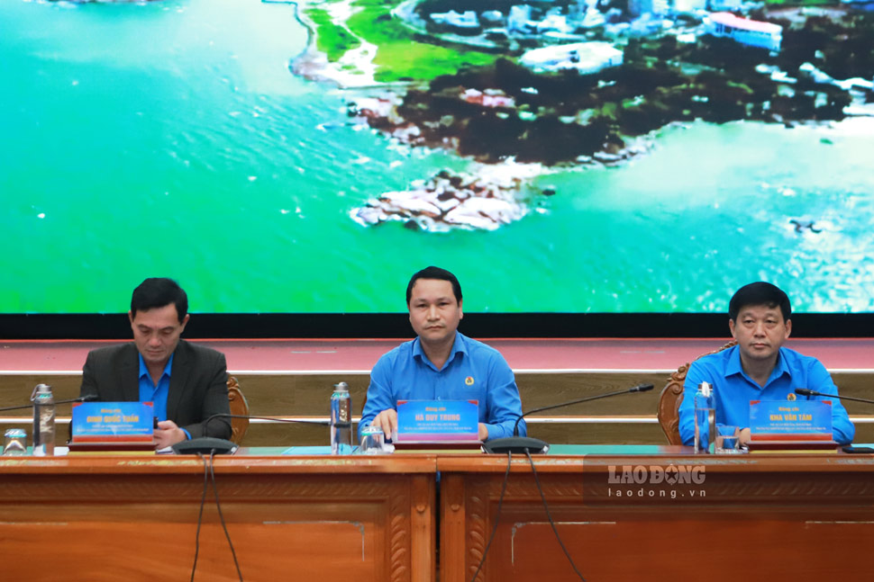 Cụm trưởng và Cụm phó chủ trì hội nghị. Ảnh: Hoài Phương