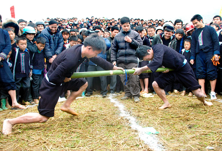 Các trò chơi dân gian ngày Tết ở Sa Pa. Ảnh: Hoàng Vượng