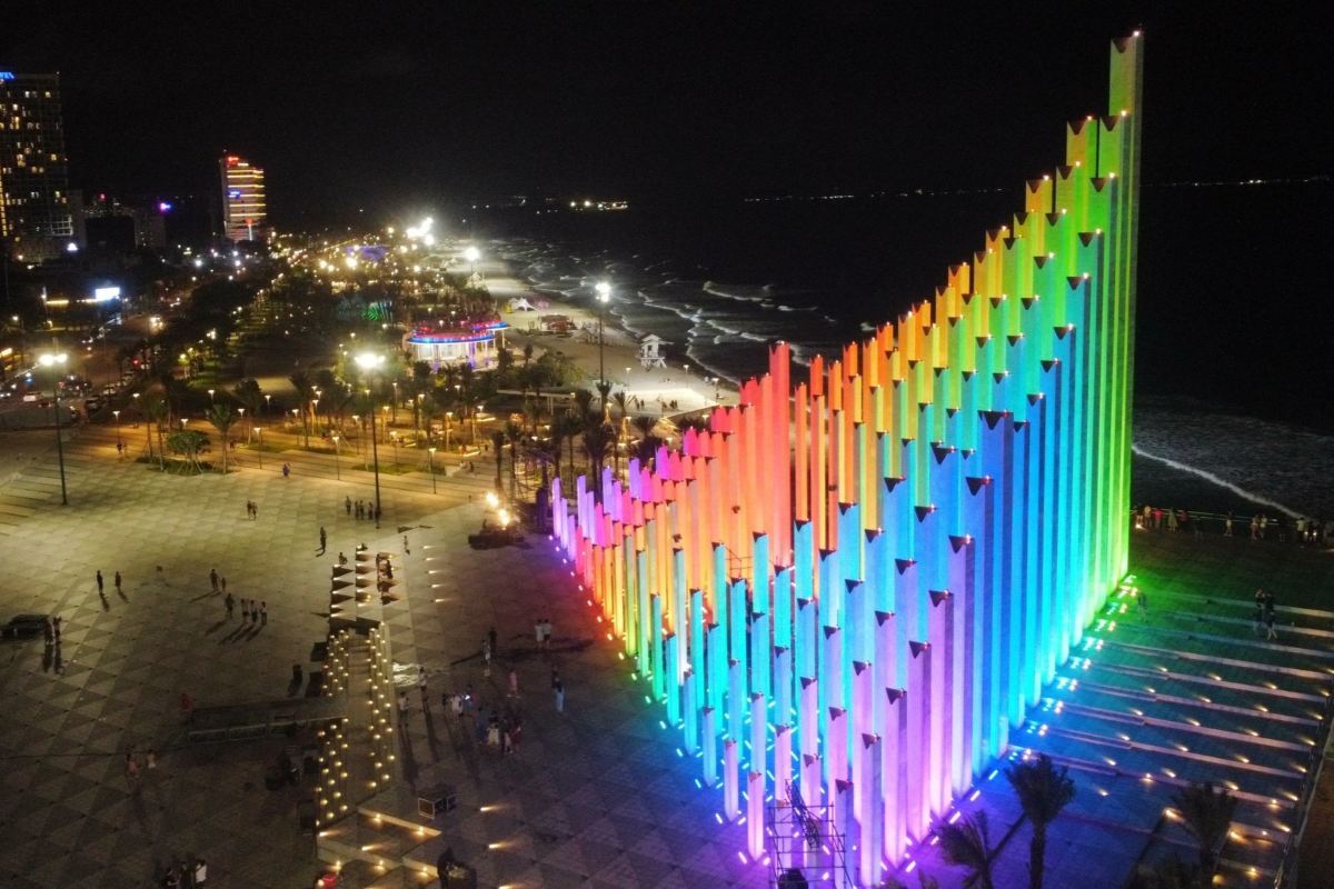 Tam Thang Tower in Thuy Van Park will be lit up to serve people during the Lunar New Year. Photo: Hoang Nhan