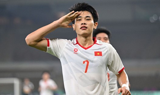 Striker Nguyen Dinh Bac. Photo: Ted Tran