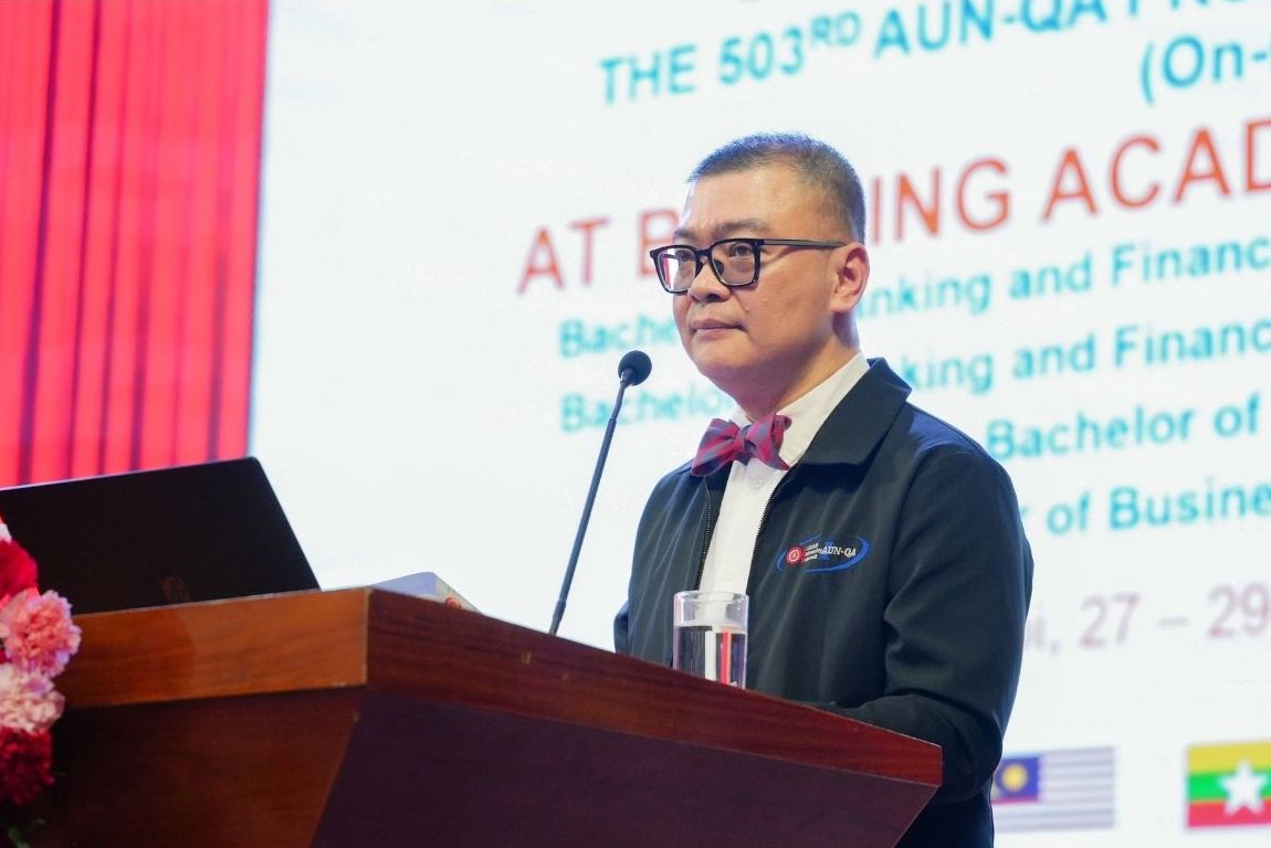 PGS.TS. Gerardo L. Largoza - Trưởng đoàn đánh giá phát biểu tại Lễ bế mạc đợt đánh giá.