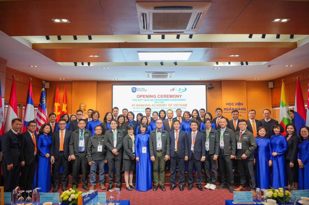 Các đại biểu tham dự Khai mạc đợt đánh giá. Ảnh: Học viện Ngân hàng