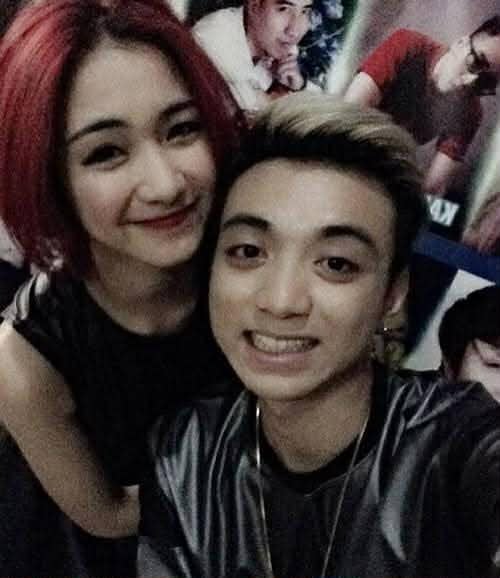 Hai ca sĩ gắn bó với nhau từ khí mới bắt đầu hoạt động nghệ thuật. Ảnh NVCC