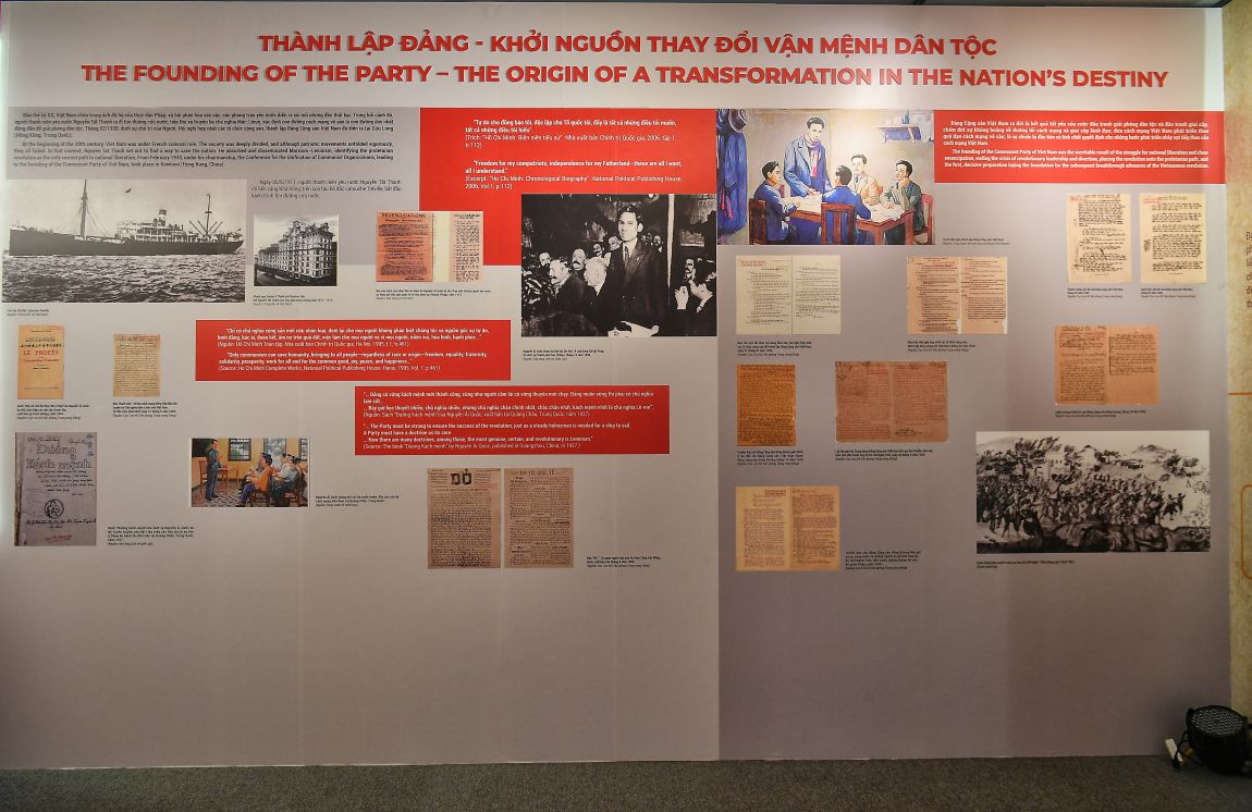 Triển lãm “Đảng Cộng sản Việt Nam - Từ Đại hội đến Đại hội“. Ảnh: Việt Văn