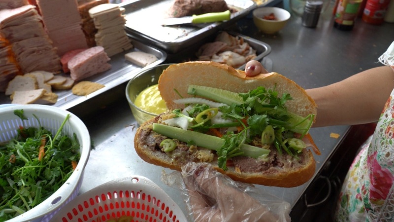From January 26, 2026, street food businesses are not eligible for a certificate of food safety eligibility. Photo: Le Chan